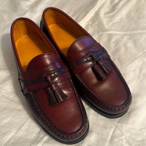 Allen Edmunds 9D Burgundy Bayfield loafers with tassels in excellent condition